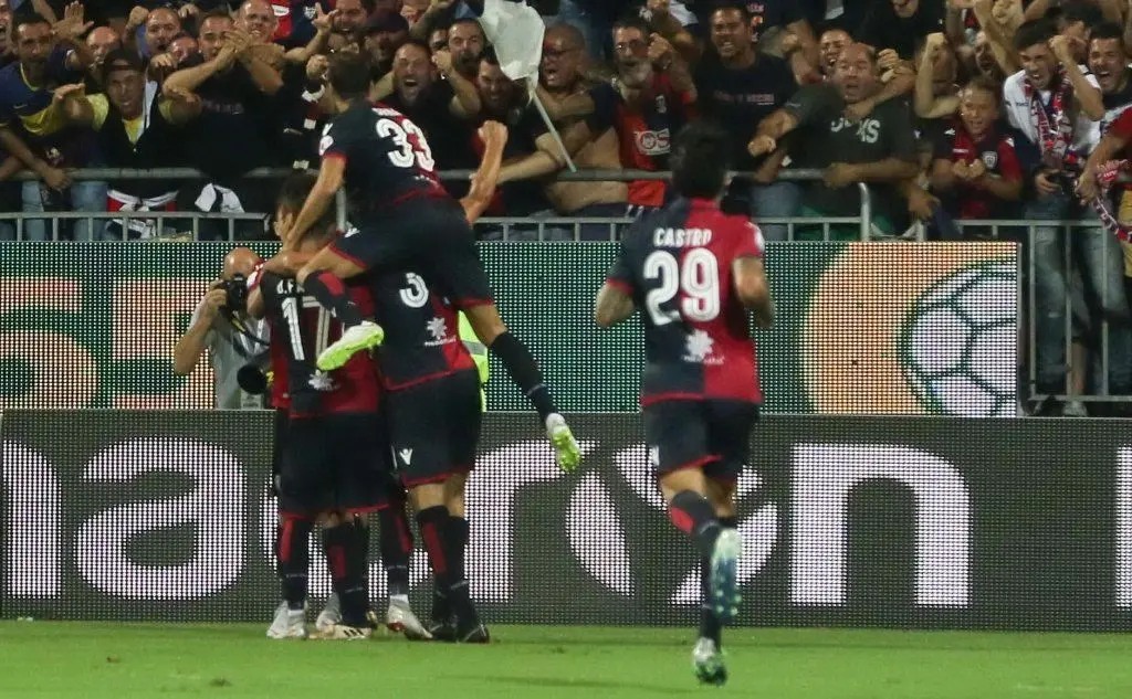 La gioia del Cagliari dopo il gol di Joao Pedro (Ansa)
