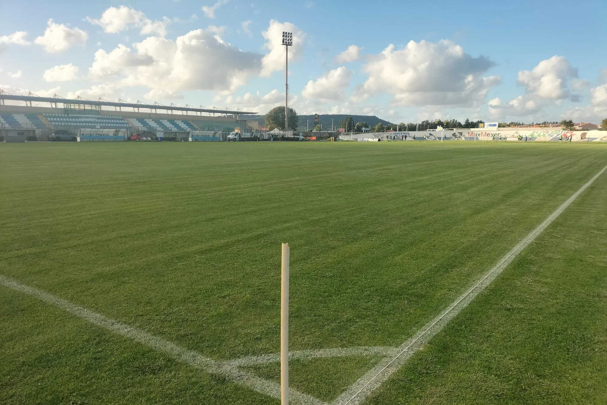 Il nuovo manto dello Zoboli (Foto Scano)