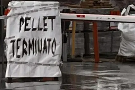Un avviso in una rivendita di pellet