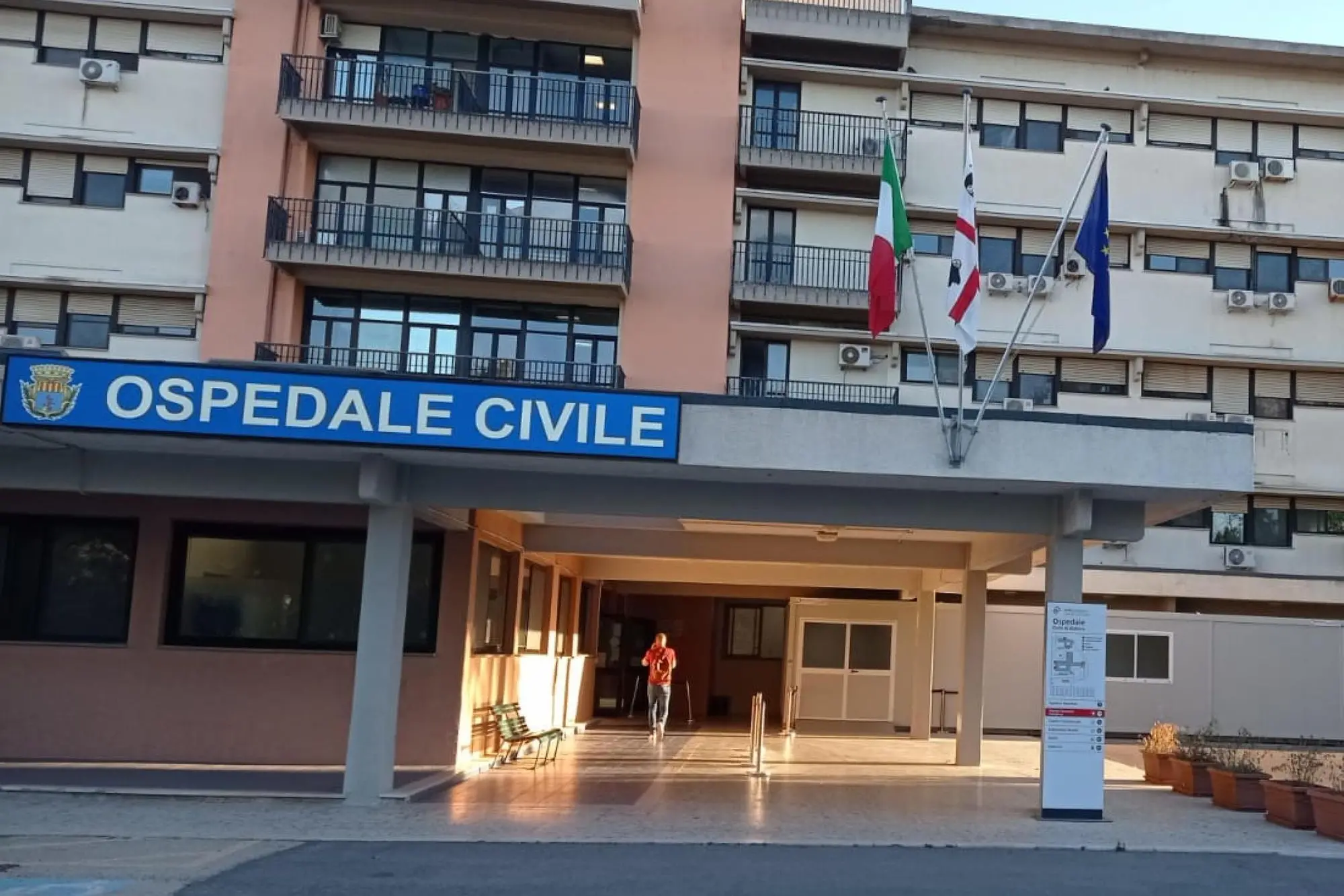 na bambina di 8 anni, di Villanova Monteleone, è morta ieri sera all'ospedale civile di Alghero in seguito alle complicazioni sorte dopo avere subito un intervento alle tonsille, giovedì. La bimba era stata operata nel reparto Otorinolaringoiatria. L'intervento era andato bene, ma ieri le sue condizioni si sono improvvisamente aggravate, pare per un'emorragia. È stata avvisata la famiglia, ma i medici non sono riusciti a fare nulla per salvarle vita. Ieri sera la bambina è morta. ANSA / ARCHIVIO