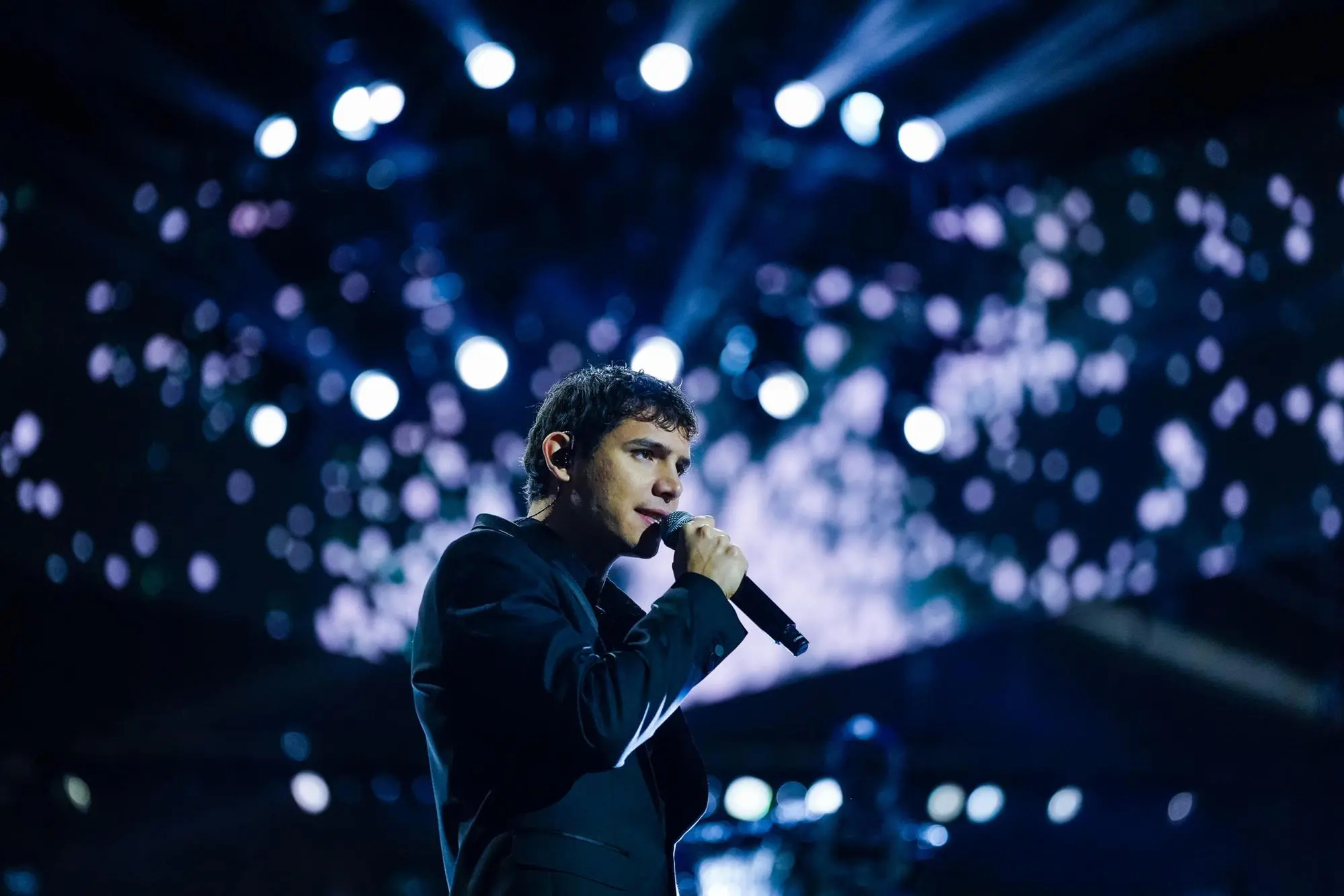 eroCaddeo durante la finale di X Factor in piazza del Plebiscito a Napoli, 04 dicembre 2025. ANSA/UFFICIO STAMPA/CARMINE CONTE-VIRGINIA BETTOJA +++FOTO DIFFUSA DALL'UFFICIO STAMPA - USARE SOLO PER ILLUSTRARE OGGI LA NOTIZIA INDICATA NEL TITOLO - NON ARCHIVIARE - NON VENDERE - NON USARE PER FINI NON GIORNALISTICI - NPK+++