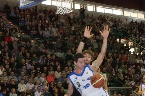 La Dinamo sconfitta a Sassari dalla Virtus Bologna