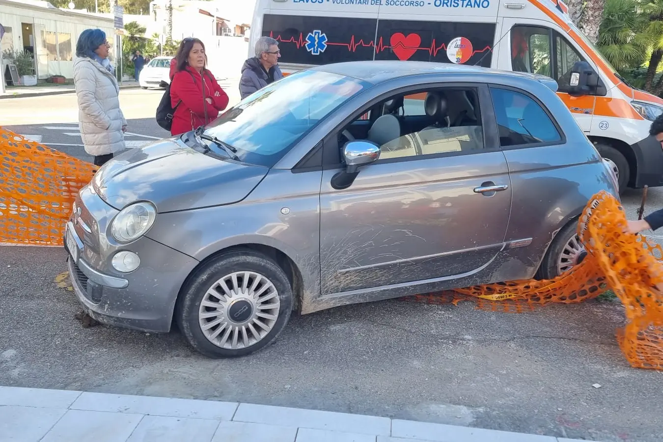 L'incidente a Torregrande (foto Pinna)