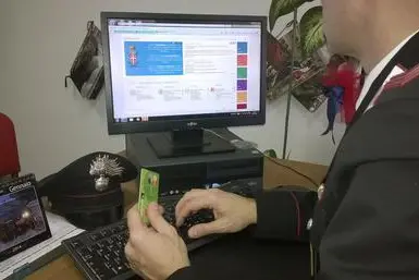 Truffe online (immagine simbolo, foto Ansa)