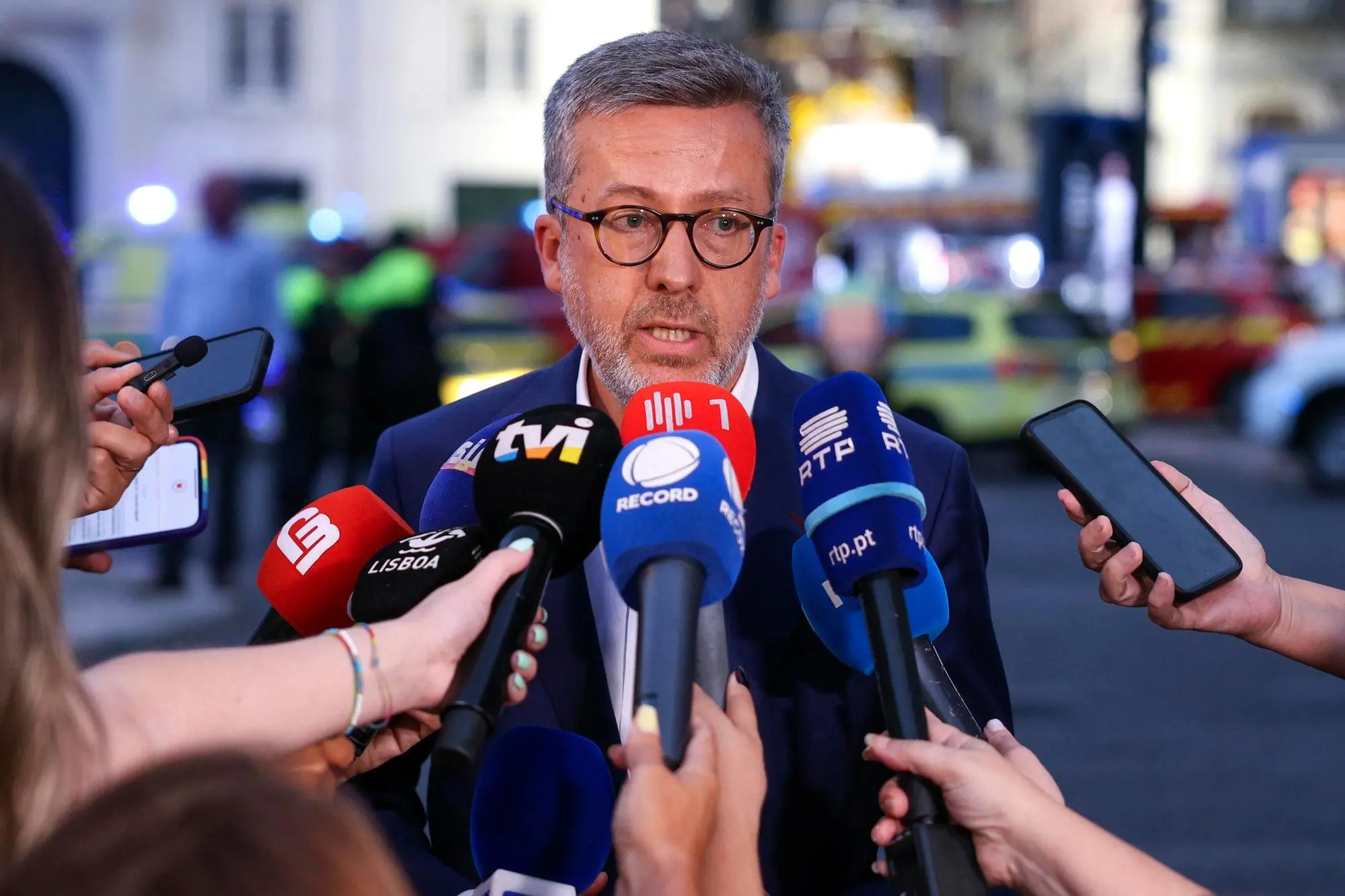 Il sindaco Carlos Moedas (Ansa)
