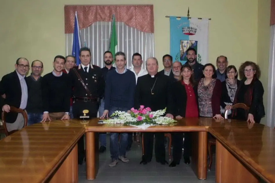 La visita dell'arcivescovo Miglio al Consiglio di Segariu