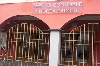 Il teatro comunale Andrea Parodi (foto Pala)