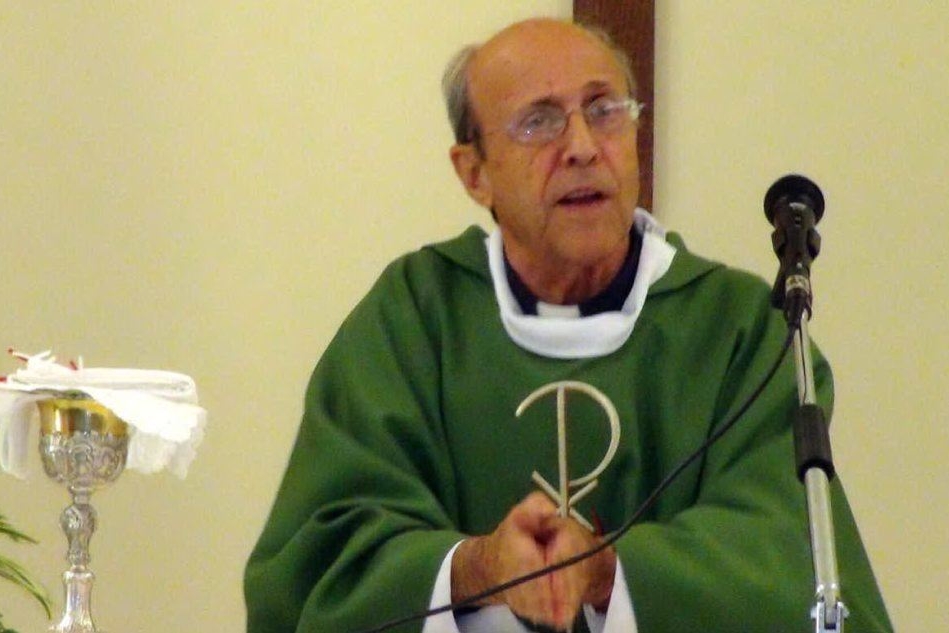 Monsignor Balloi (foto Con la Brigata Sassari )