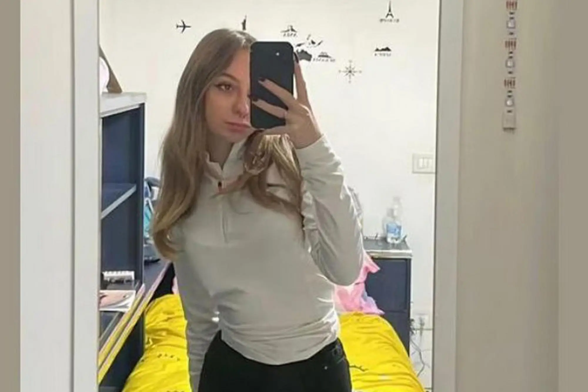 Sara Centelleghe, studentessa che avrebbe compiuto 19 anni fra pochi giorni uccisa nella notte a Costa Volpino (Bergamo), in una foto tratta dal suo profilo Instagram. INSTAGRAM/ SARA CENTELLEGHE +++ATTENZIONE LA FOTO NON PUO' ESSERE PUBBLICATA O RIPRODOTTA SENZA L'AUTORIZZAZIONE DELLA FONTE DI ORIGINE CUI SI RINVIA+++ NPK +++