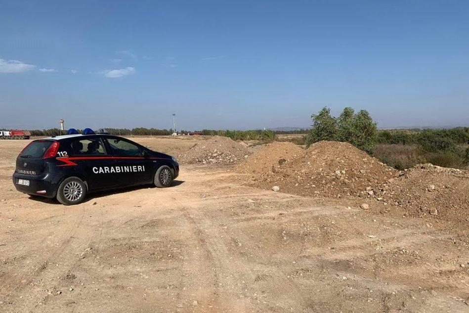 Serramanna, scaricano rifiuti in un terreno privato: due denunce