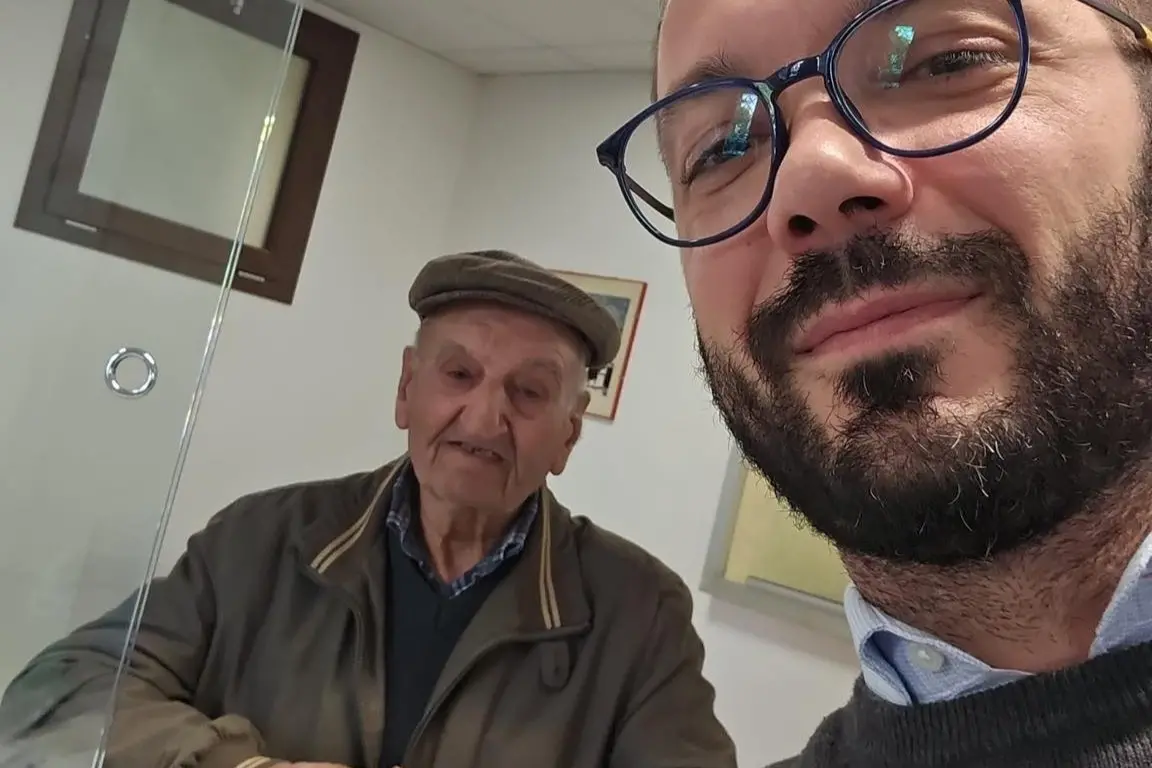 Pietro Cabras in Municipio a Baunei