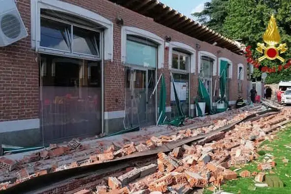 Il crollo ad Albizzate (Ansa - Vvf)