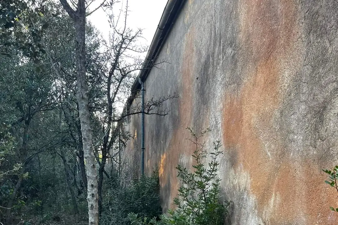L'ex deposito (foto Comune di Telti)