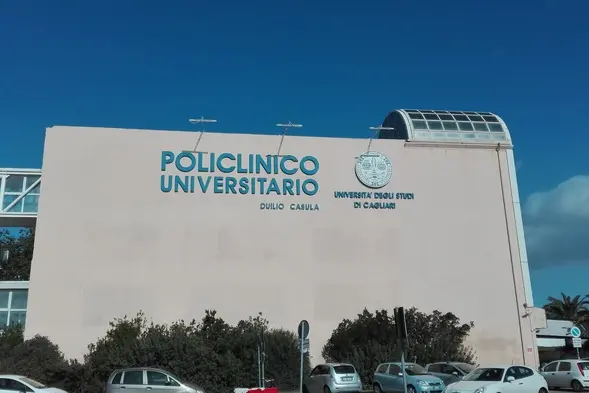 Il Policlinico Duilio Casula (foto Ansa)