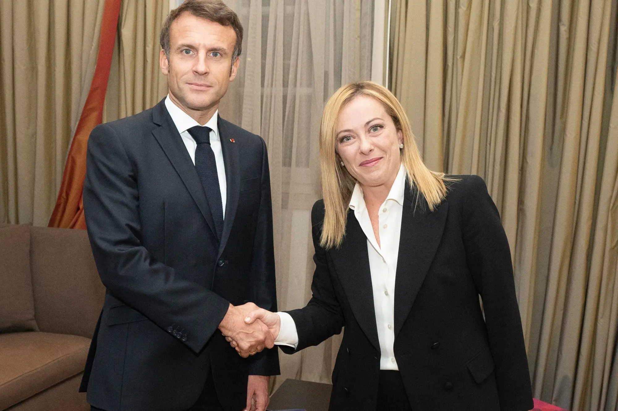 Emmanuel Macron e Giorgia Meloni (Ansa)