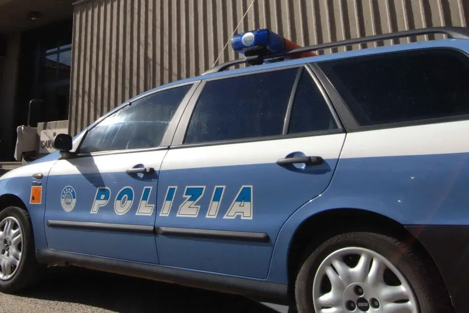 Un'auto della polizia