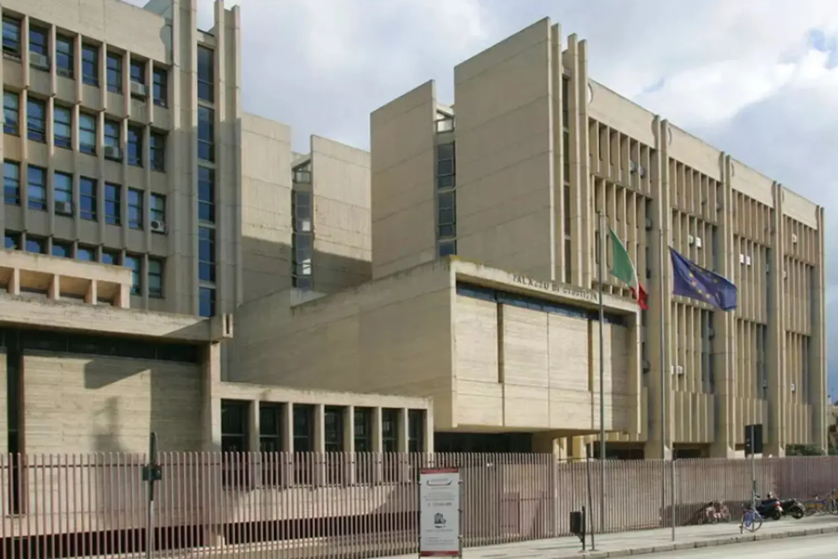 Il Tribunale di Lecce (Ansa)