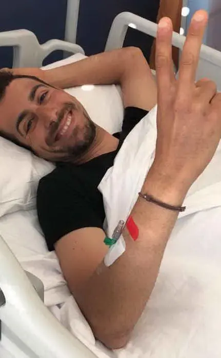 Fabio Aru dopo l'operazione all'arteria iliaca a Prato a maggio 2019 (Archivio L'Unione Sarda)