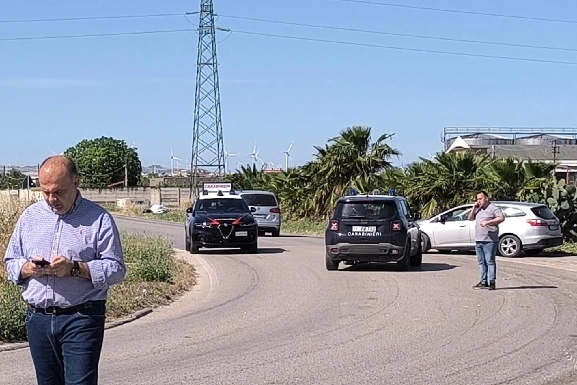 Il luogo in cui un'auto guidata da un 16enne, sulla quale viaggiavano altri quattro minorenni, è uscita di strada dopo la fuga da un posto di controllo dei carabinieri, nel Foggiano (Ansa)