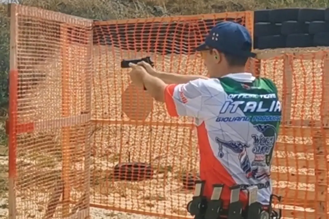 Oscar Tringale in azione durante uno stage di tiro (foto concessa)