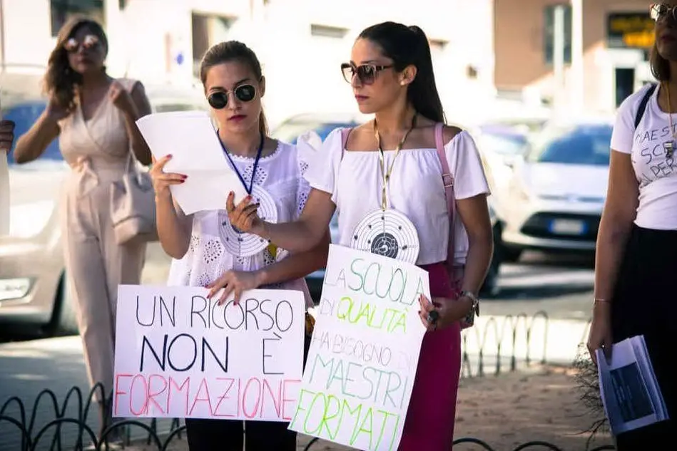 Valentina Zedda (al centro) durante la manifestazione a Cagliari