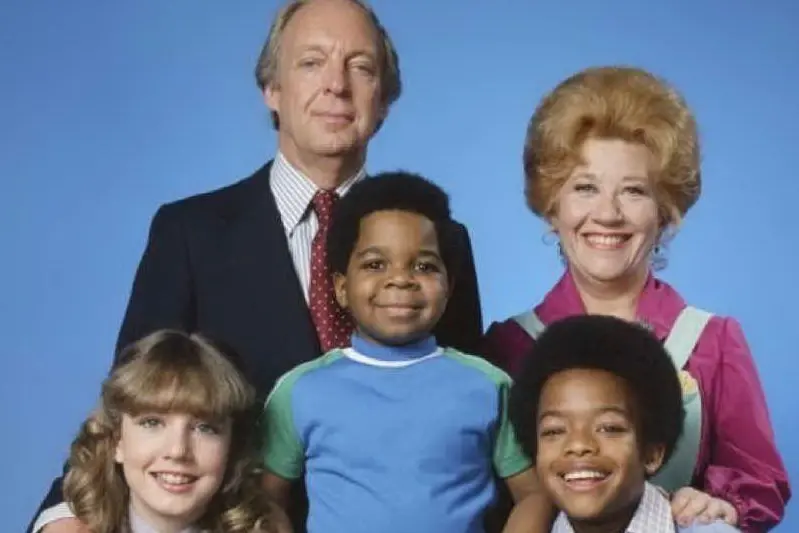 La famiglia Drummond, protagonista della serie tv &quot;Arnold&quot;, con la governante Edna Garrett