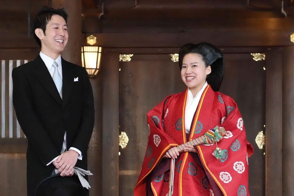 La principessa Ayako e lo sposo, il borghese Kei Moriya (Ansa)