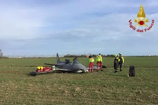 L'aereo coinvolto nell'incidente (foto Vigili del Fuoco)