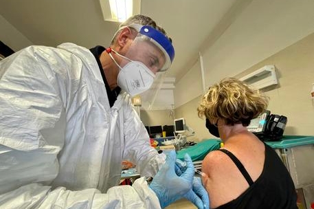 Tempio, reintegrata dottoressa no vax: è il primo caso nel Nord Sardegna