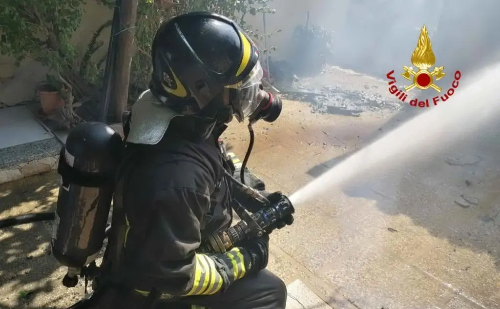 Un pompiere (foto Vigili del fuoco)