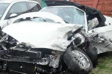 L'auto di Mua distrutta dopo l'incidente