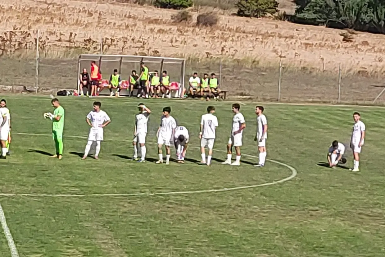 La formazione del Luogosanto, durante la scelta del campo. (G. Pischedda)