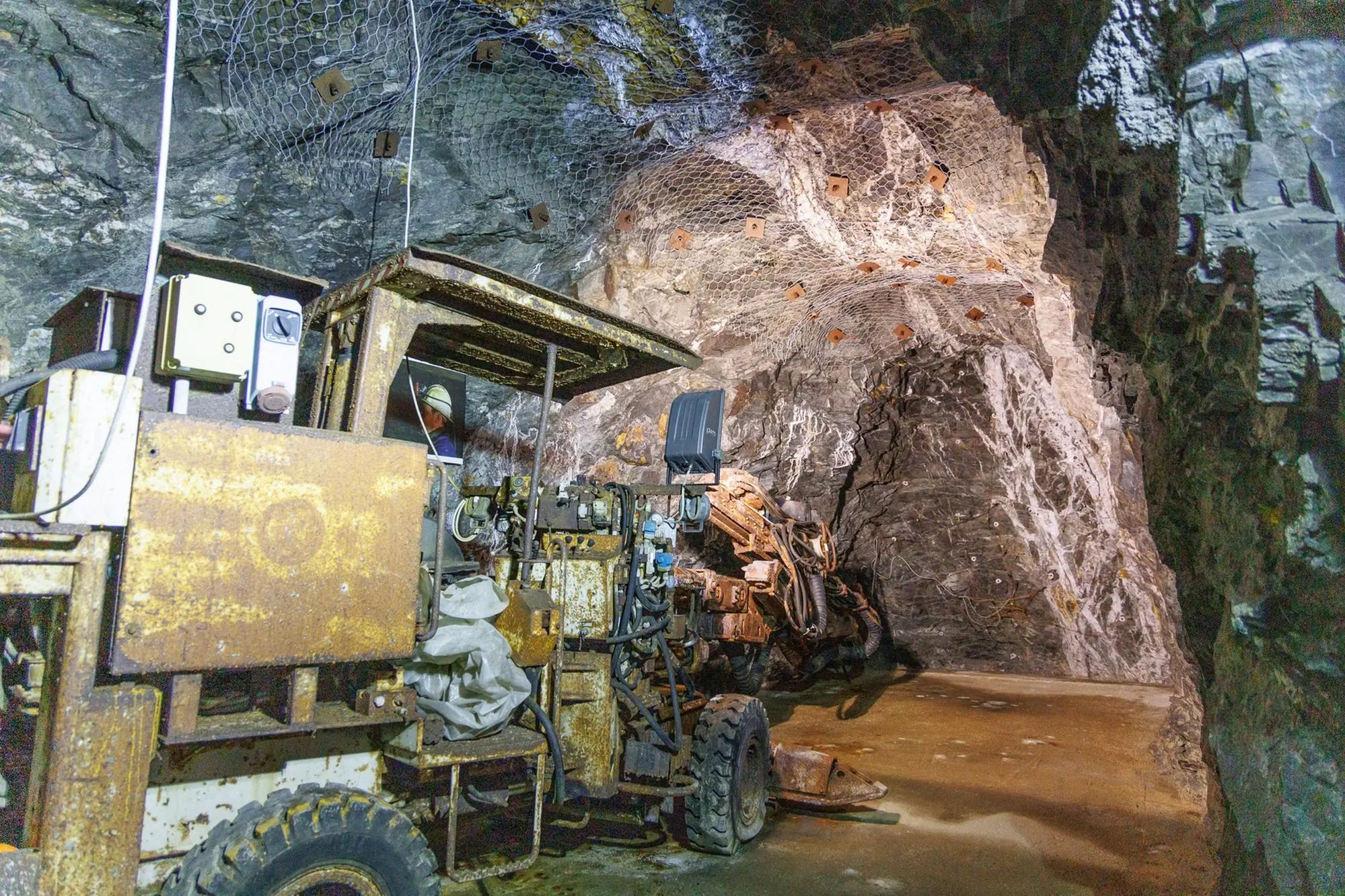 L'interno della miniera di Sos Enattos a Lula