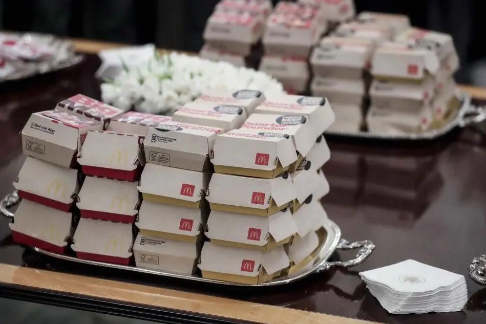 Usa, Trump offre agli ospiti un altro buffet targato McDonald's