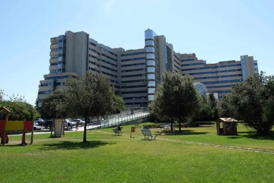 L'ospedale Brotzu (Archivio L'Unione Sarda)