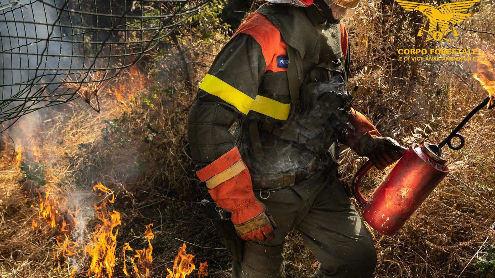 Fiamme a Siamaggiore e Milis: elicotteri impegnati nello spegnimento