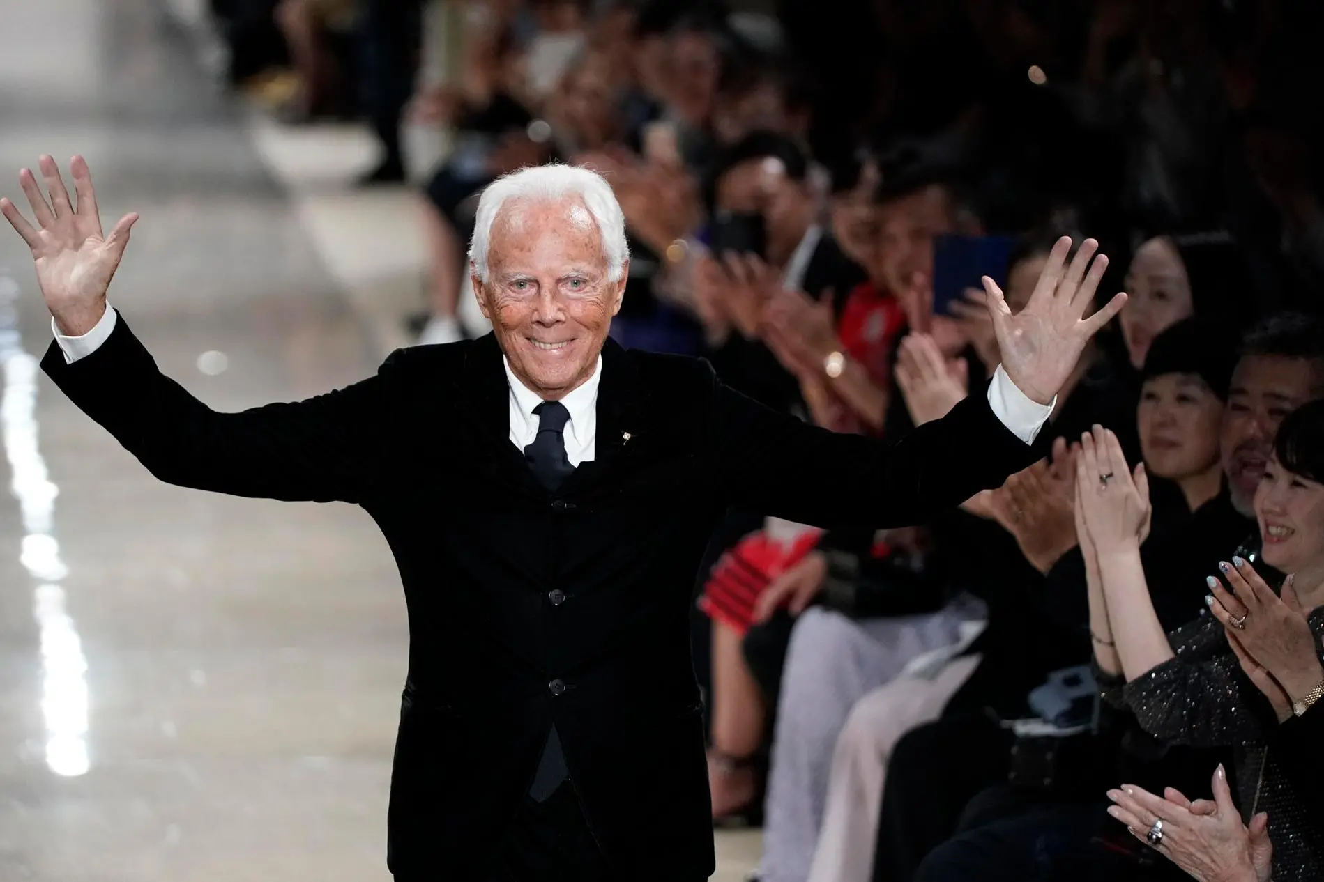 epa12351694 (FILE) - Italian fashion designer Giorgio Armani greets the audience after the presentation of his Cruise collection 2020 at the Tokyo National Museum in Tokyo, Japan, 24 May 2019 (04 September 2025). Armani has died at the age 91, his company confirmed on 04 September 2025. EPA/FRANCK ROBICHON *** Local Caption *** 55219801
