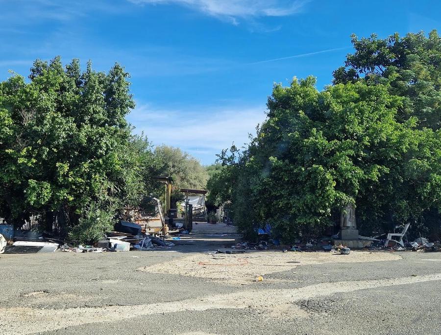 Campo rom da smantellare: è polemica