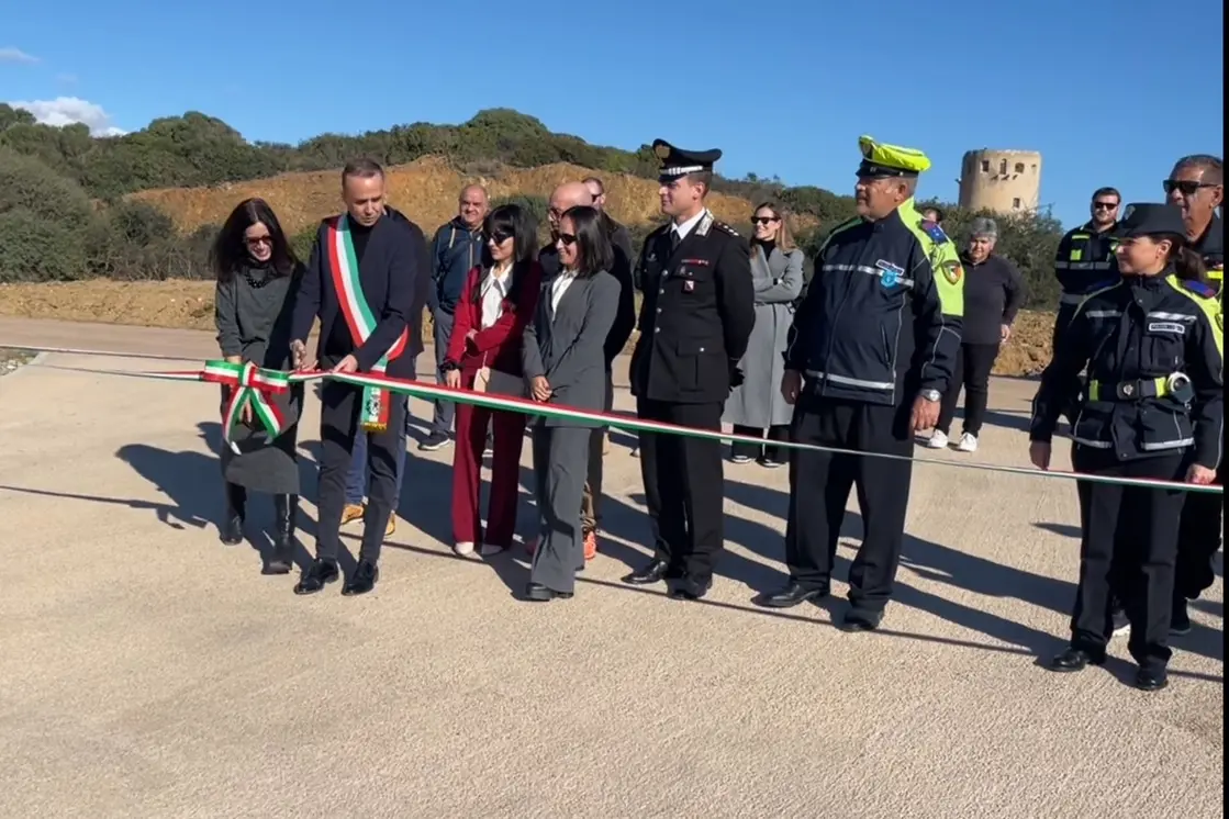 Porto Corallo, taglio del nastro (Foto Agus)