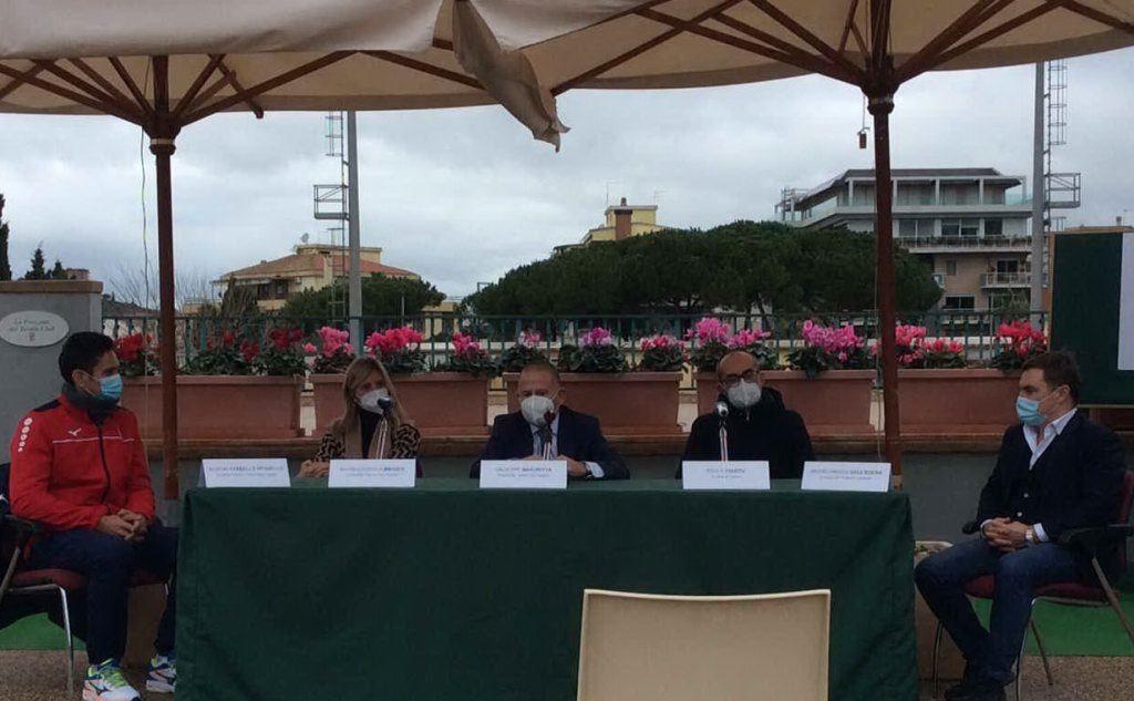 La presentazione: al centro il presidente Macciotta e il sindaco di Cagliari Truzzu (foto Pilia)
