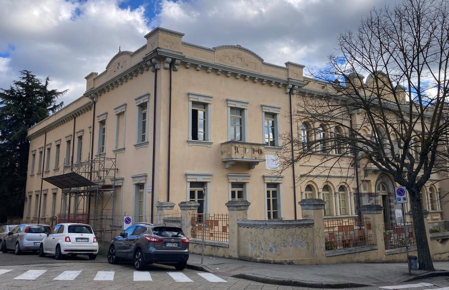 Liceo Asproni, mancano i collaudi