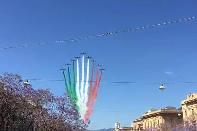 L'incanto delle Frecce Tricolori nel cielo di Cagliari