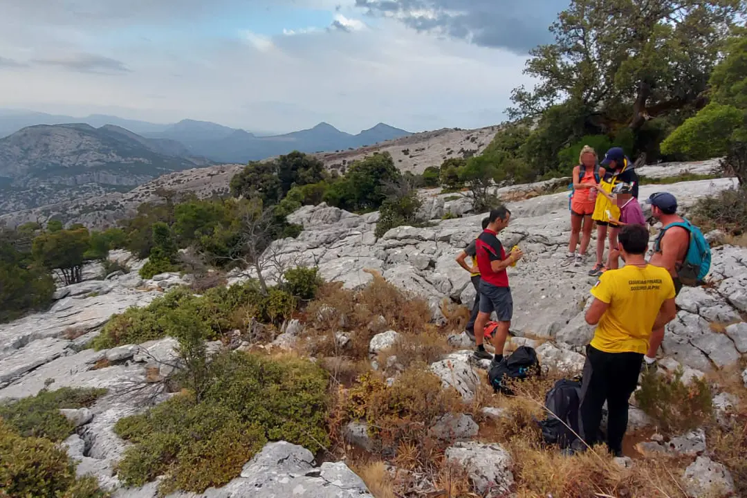 Escursionisti in difficoltà nel Supramonte, il salvataggio del Soccorso alpino (foto @SoccorsoAlpino)
