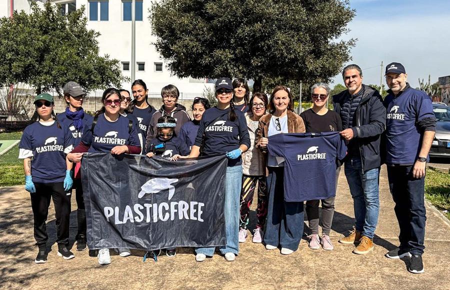 Plastic Free, i volontari oggi in campo