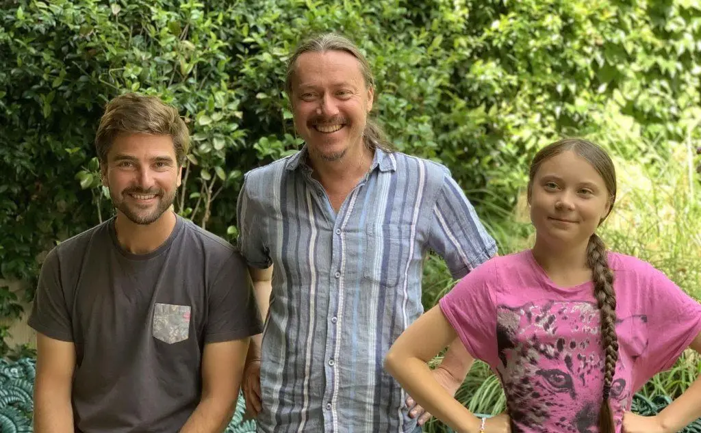 Greta con il papà e con lo skipper tedesco Boris Herrmann