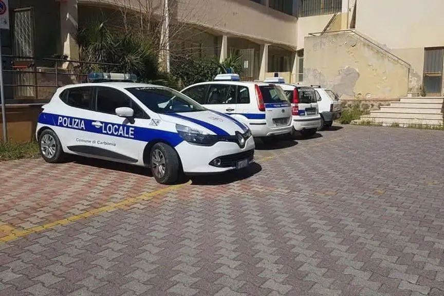 La Polizia locale di Carbonia (foto L'Unione Sarda-Scano)