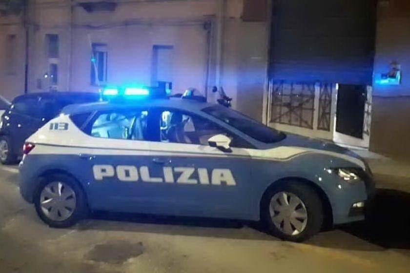 Cagliari, in fuga con l'auto rubata per le vie di Is Mirrionis