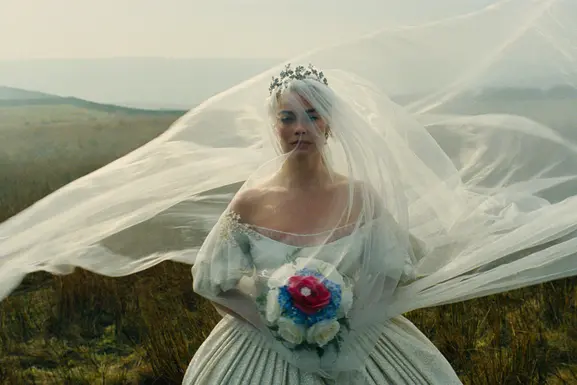 Una scena di "Cime tempestose" (via Ansa)