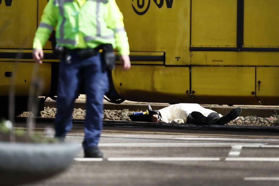 Spari su un tram a Utrecht, un morto e diversi feriti