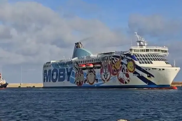 Moby Aki a Porto Torres(foto Pala)